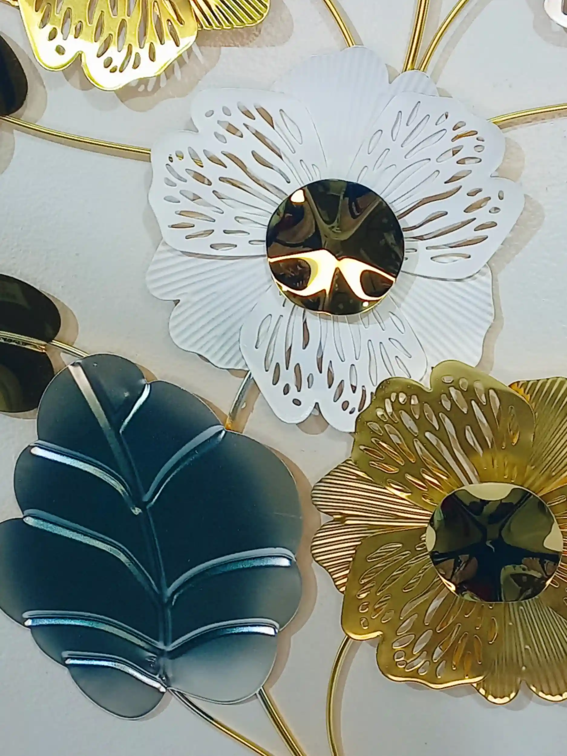 Metal Flower & Leaves Decorative Wall Decor- 17650