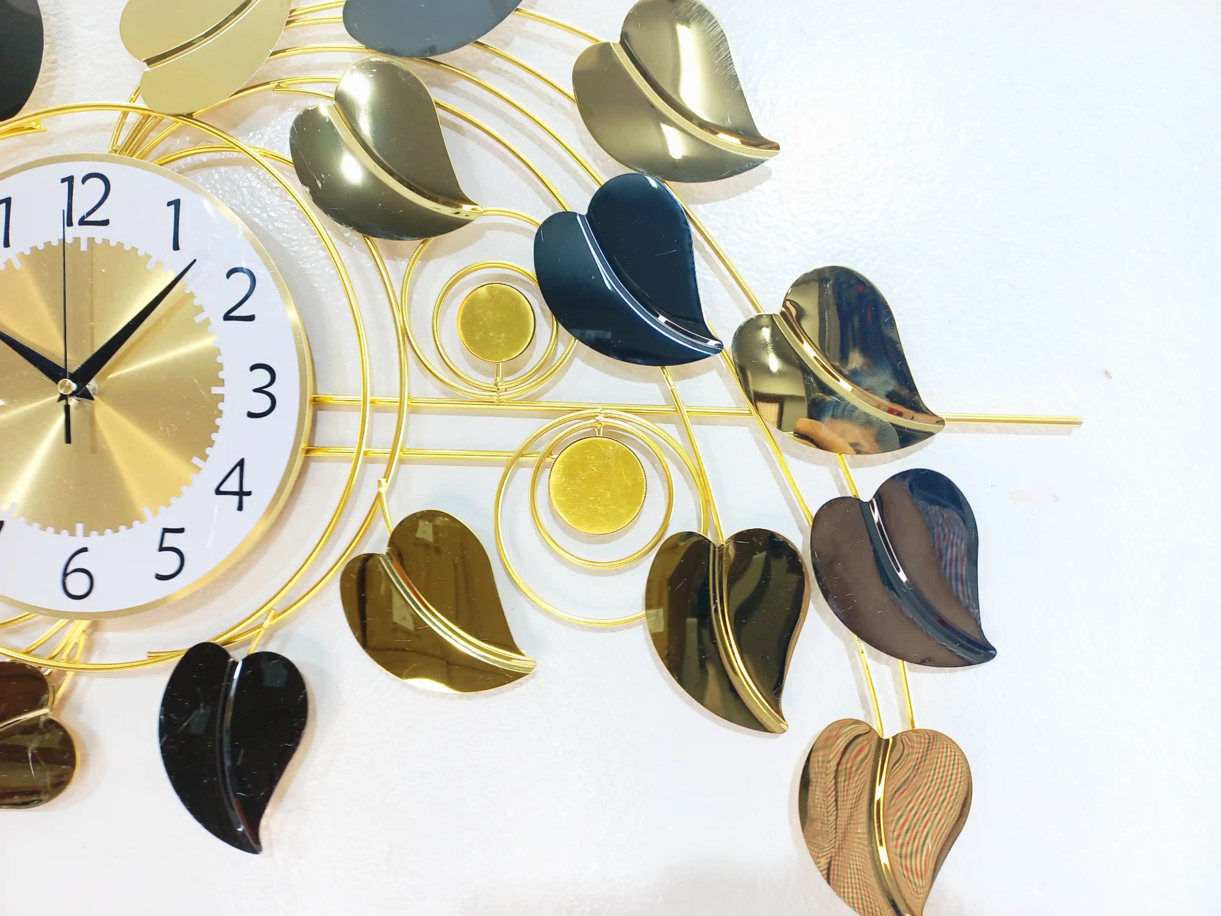 Metal Glossy Leaf Decorative Wall Clock
