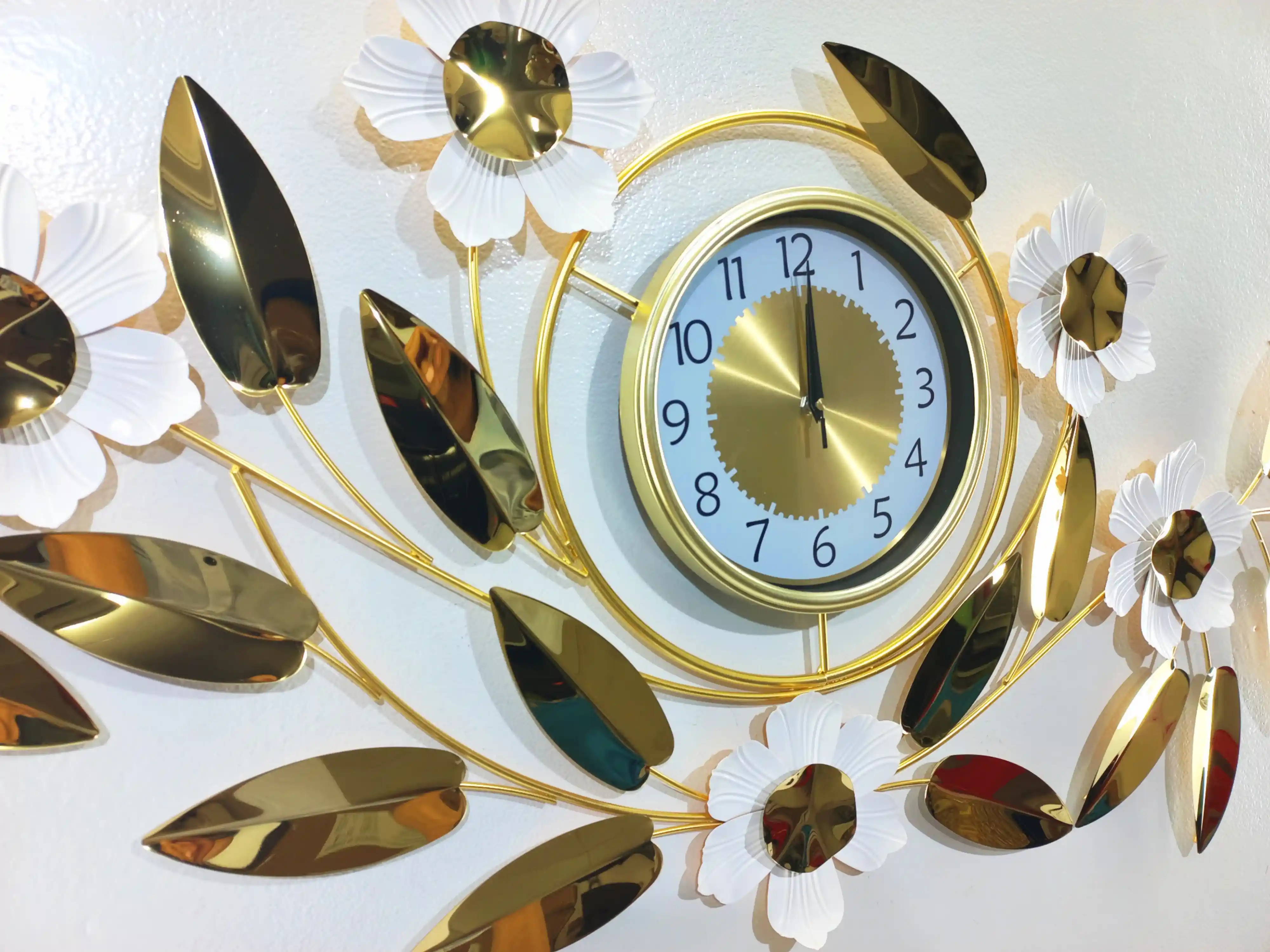 Glossy Leaf & White Floral Decorative Wall Clock