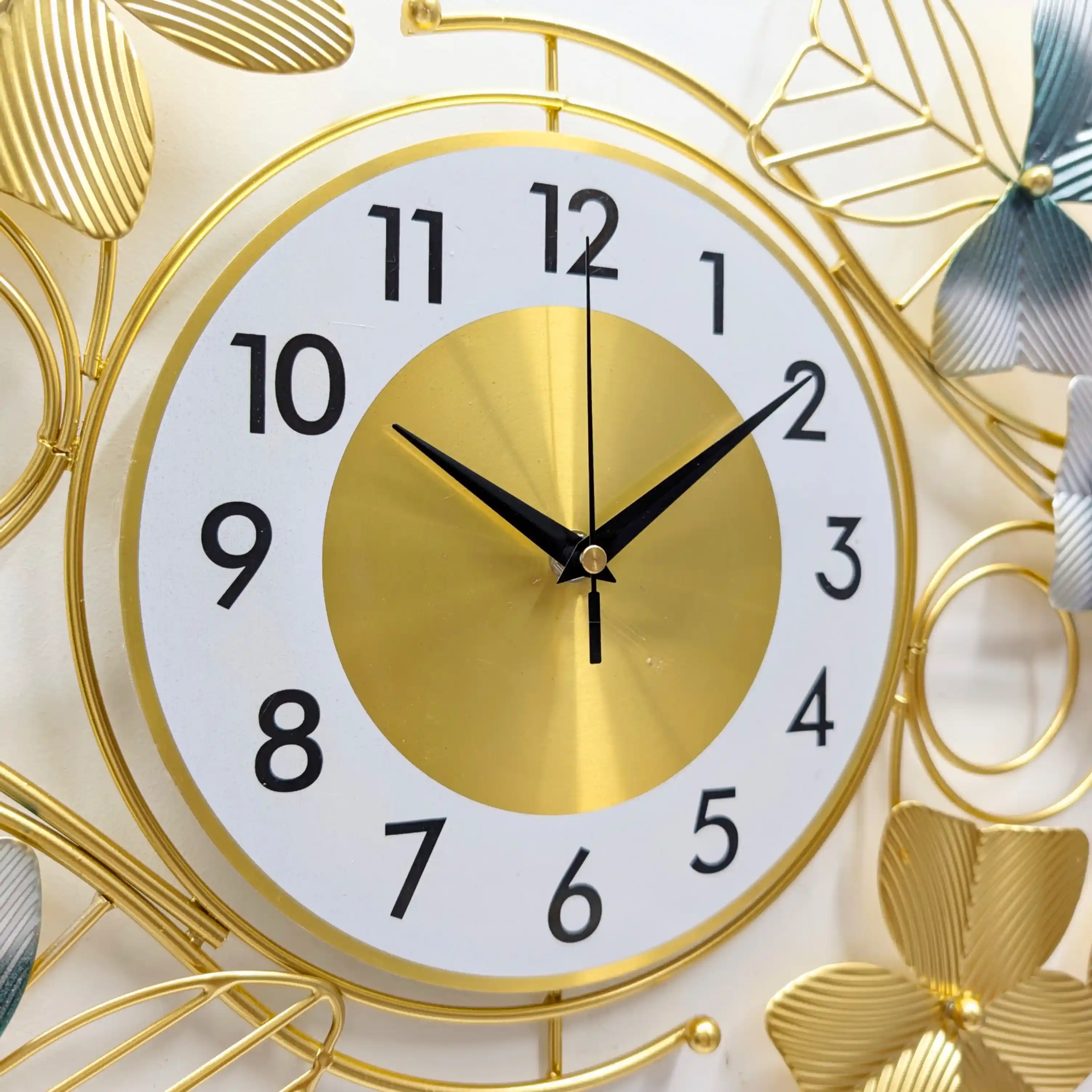 Metal Leaf Designed Wall Decor Clock - 24/6